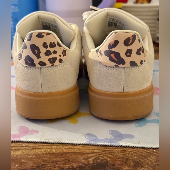 Adidas Women’s Advantage Athletic Shoe size 8 Running Shoe, Sneaker - Picture 5 of 6